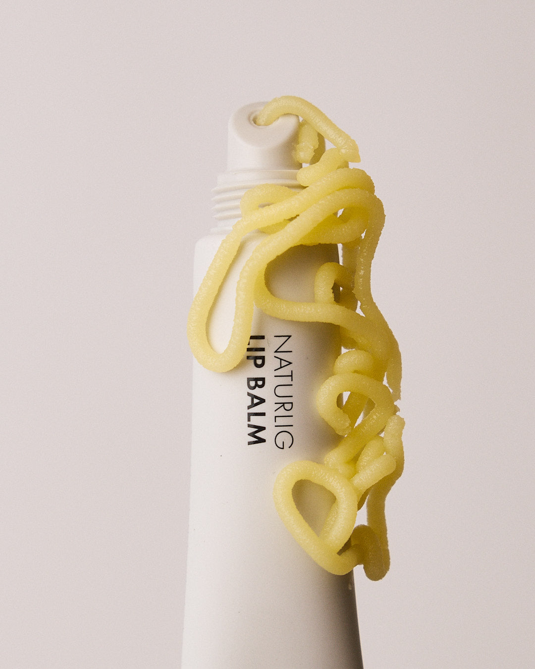 Lip Balm med læbepomade presset ud