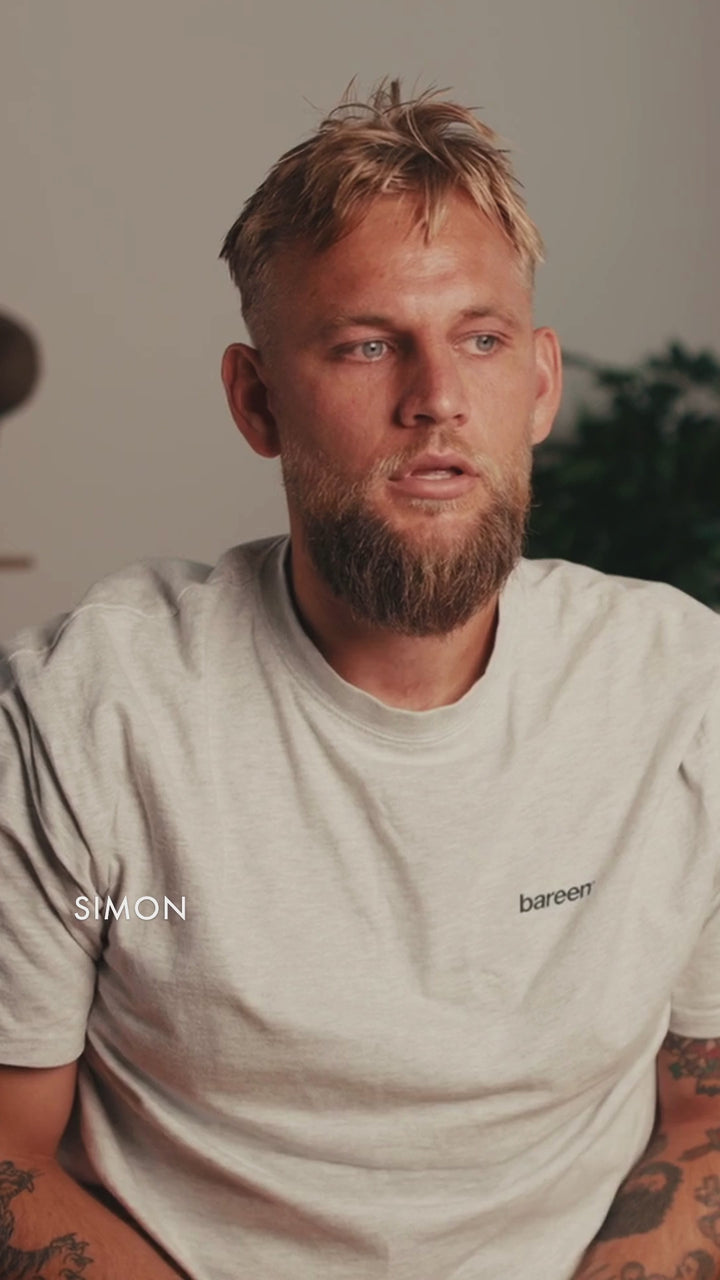 Simon fortæller om rødme, irritation og kløe under skægget, som han har haft i ti år